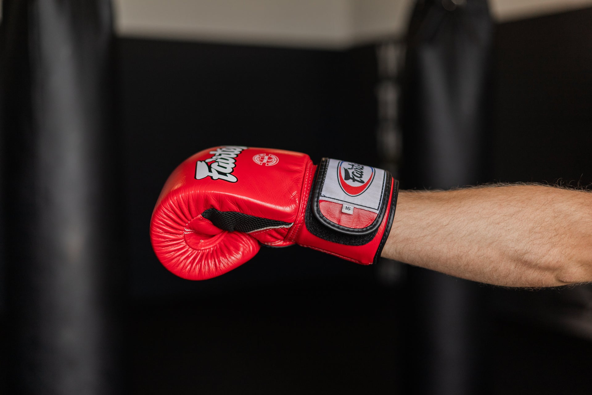 Bokshandschoenen kopen: Leer vs kunstleer.