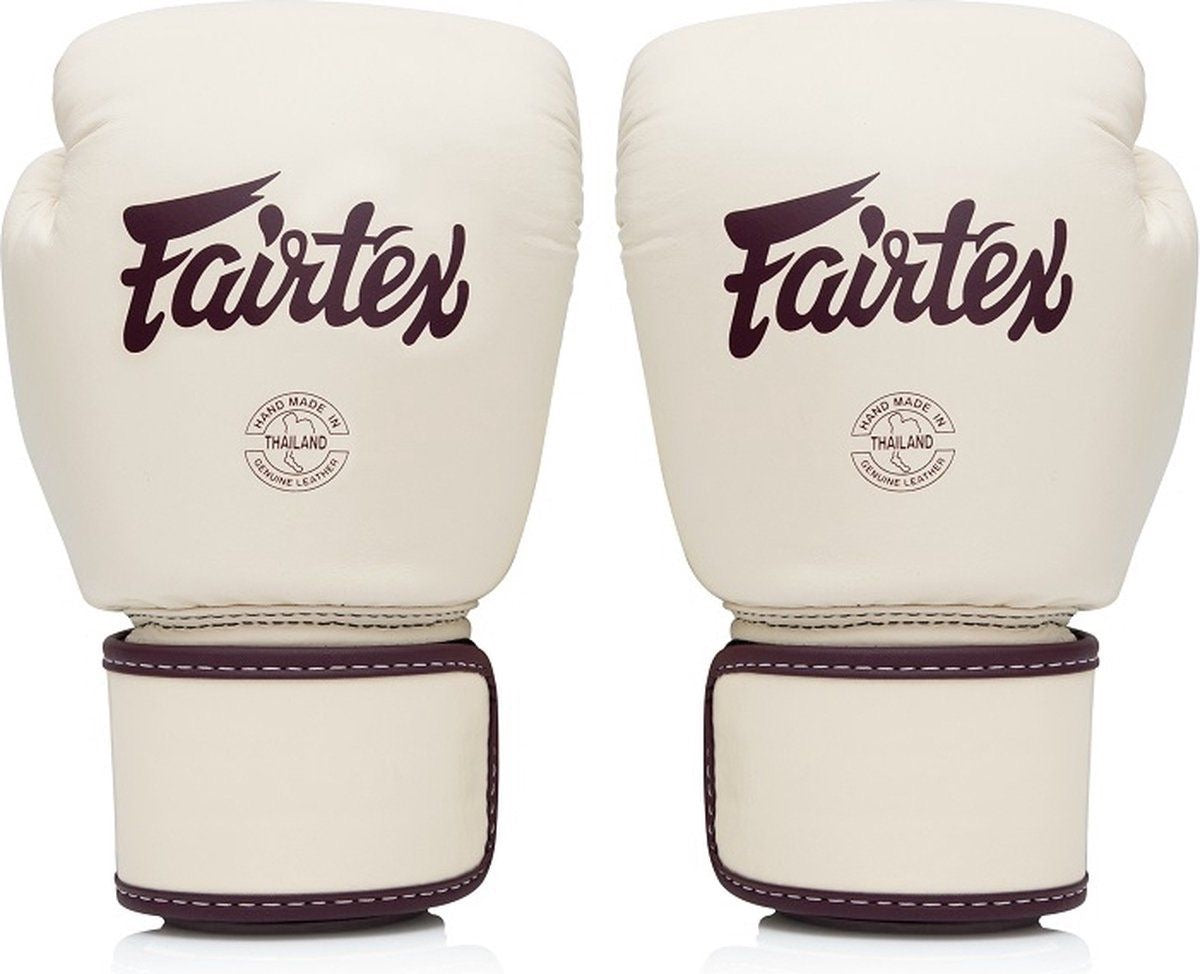 Fairtex bokshandschoenen van leer voor boksen en kickboksen in wit met rood