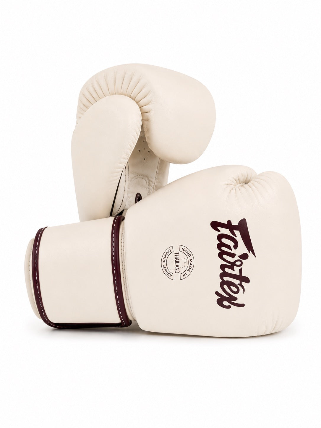Fairtex bokshandschoenen van leer voor boksen en kickboksen in wit met rood