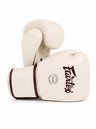 Fairtex bokshandschoenen van leer voor boksen en kickboksen in wit met rood