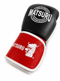 Matsuru kickbokshandschoenen van leer in de kleuren zwart, rood en wit