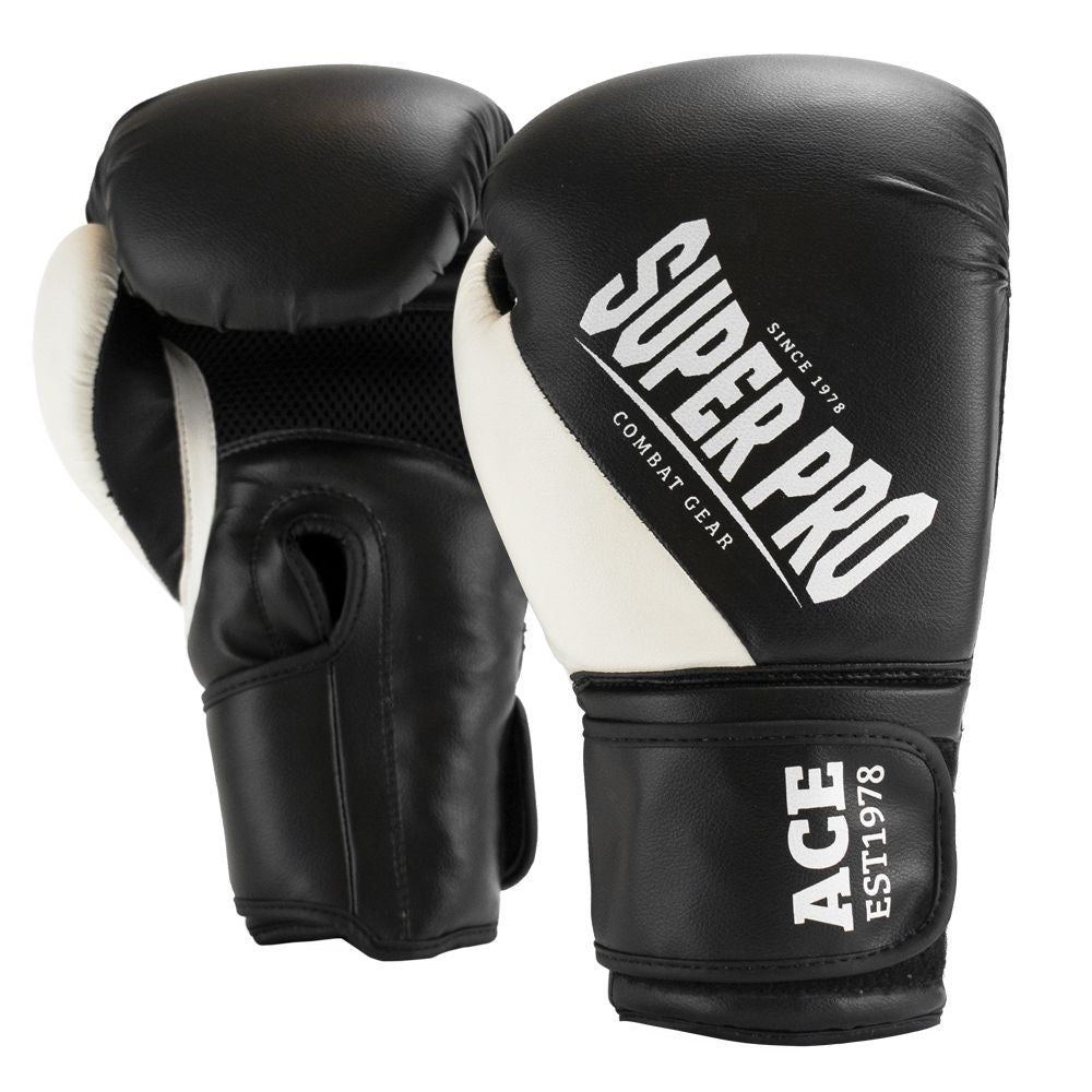 Superpro ace (kick)bokshandschoen in de kleuren zwart en wit