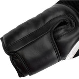 Superpro ace (kick)bokshandschoen in de kleuren zwart en wit