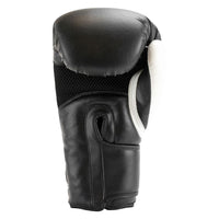 Superpro ace (kick)bokshandschoen in de kleuren zwart en wit