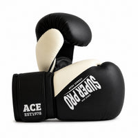 Superpro ace (kick)bokshandschoen in de kleuren zwart en wit