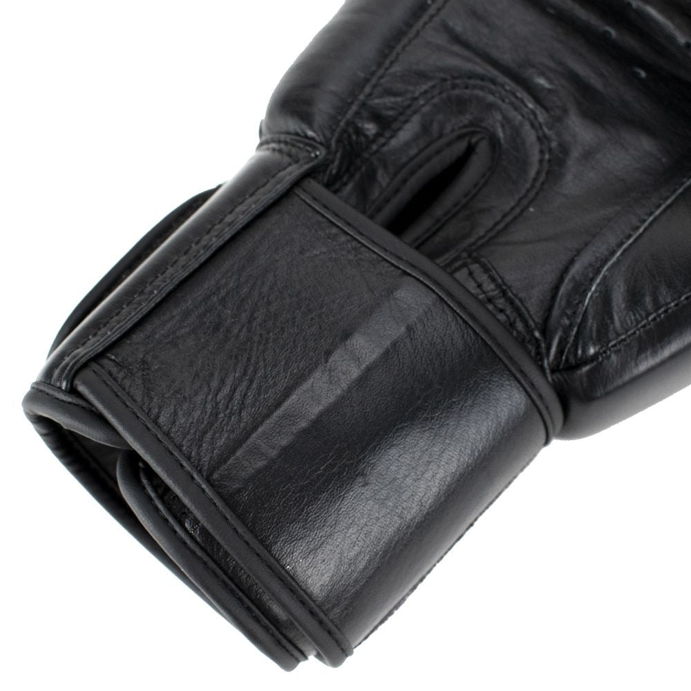 Superpro bokshandschoenen voor kickboksen en boksen in de kleuren zwart en wit