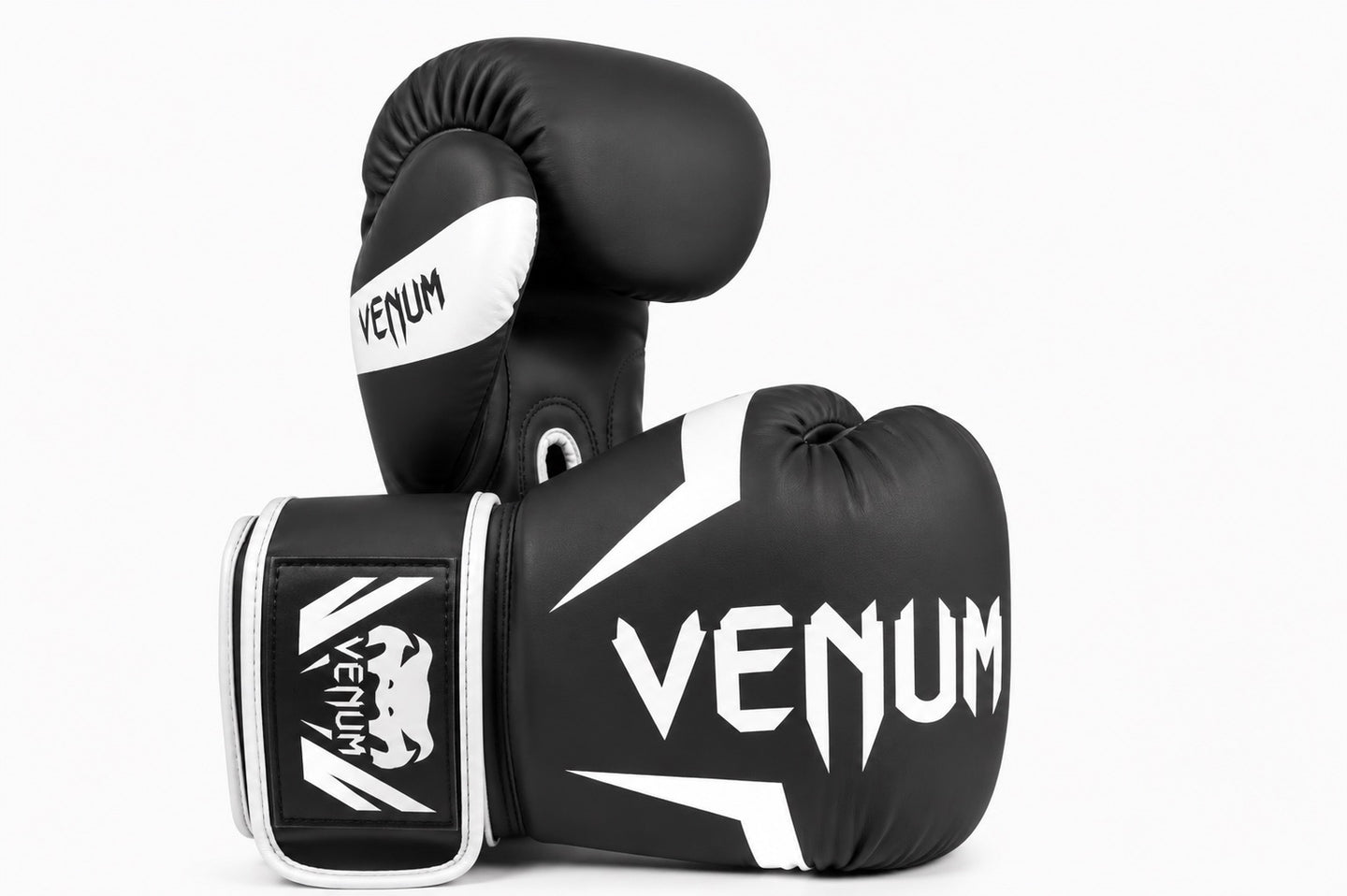 Venum bokshandschoenen zwart en wit 