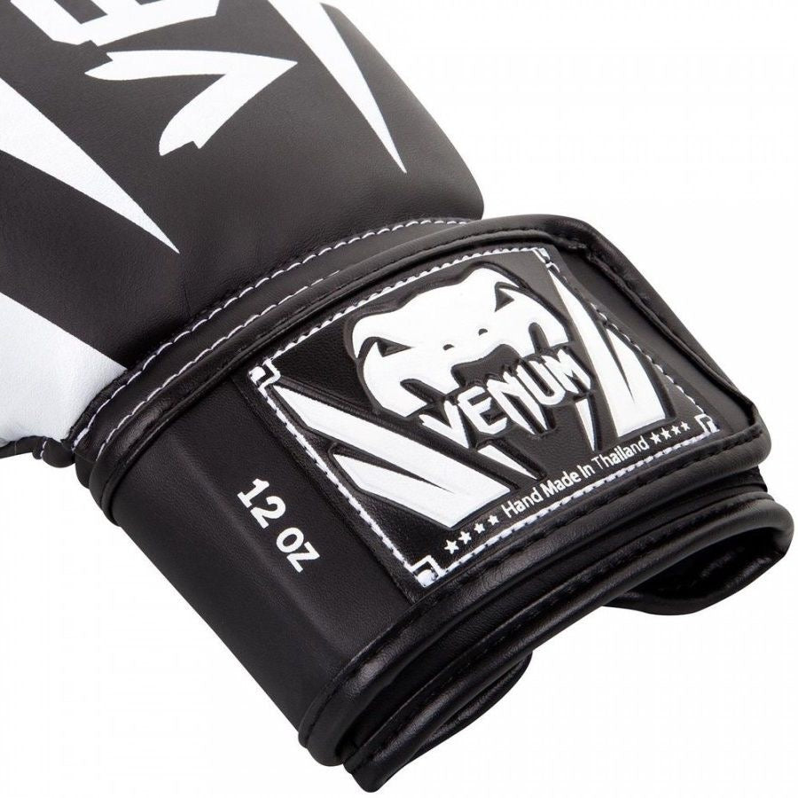 Venum bokshandschoenen zwart en wit 