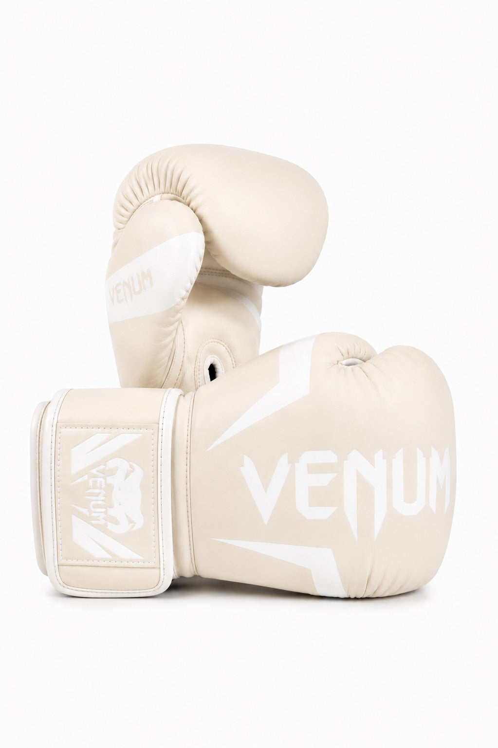 Venum bokshandschoenen ivoor en wit gekleurd voor boksen en kickboksen