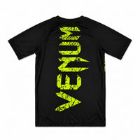 Venum Rashguard voor mma in het zwart met groen