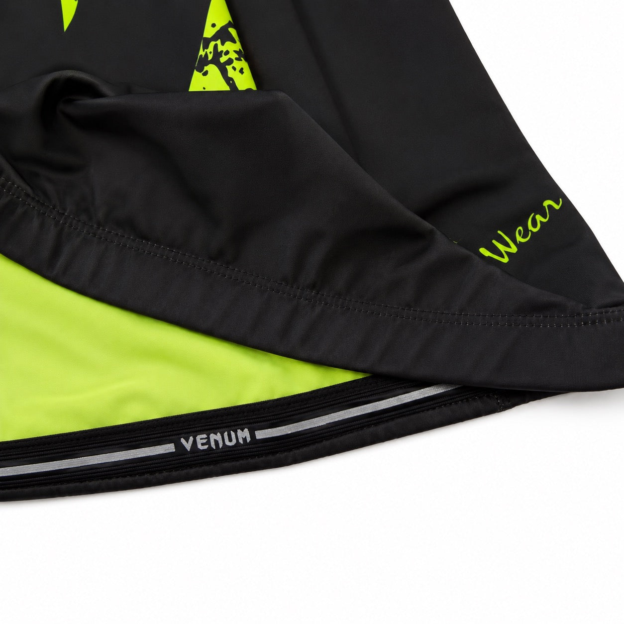 Venum Rashguard voor mma in het zwart met groen